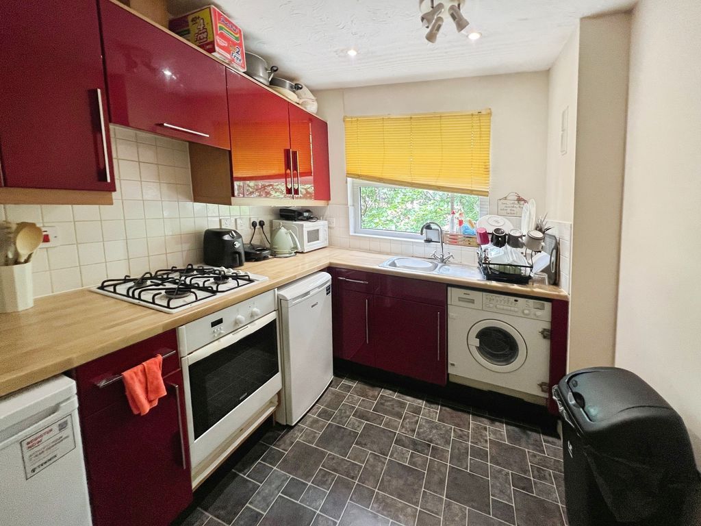 Property photo 3 of 14 Kitchen