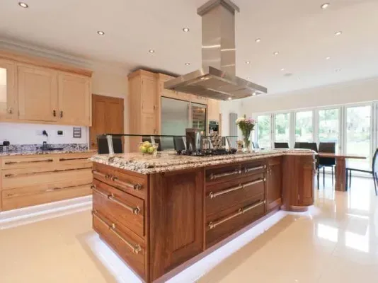 Property photo 2 of 18 Kitchen