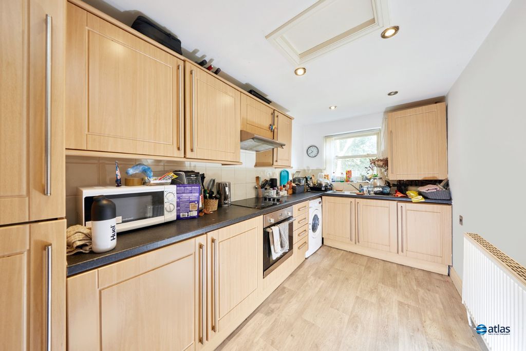 Property photo 3 of 12 Kitchen