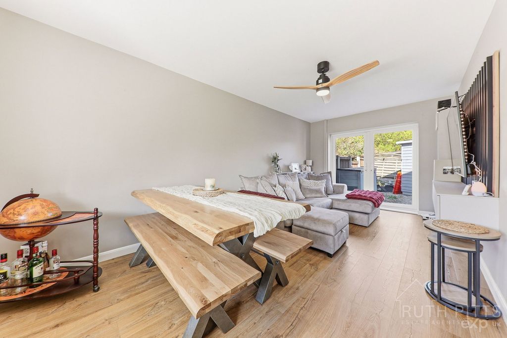 Property photo 3 of 26