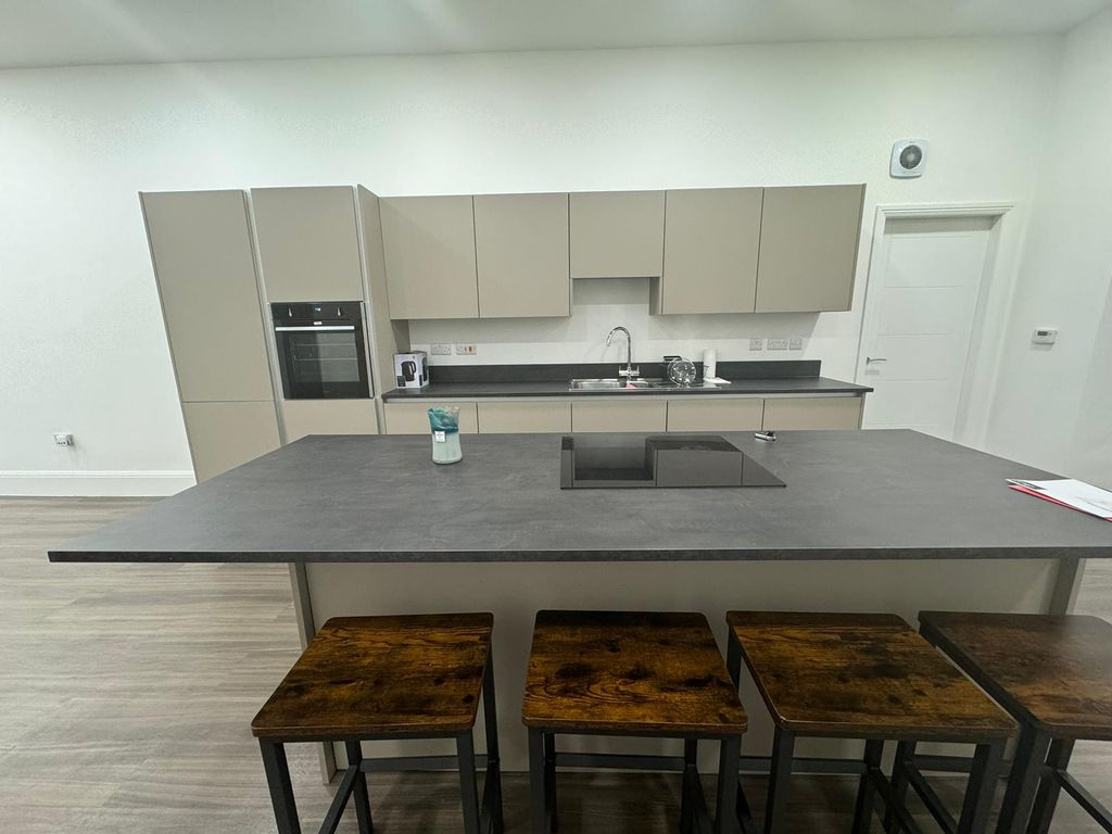 Property photo 2 of 7 Kitchen