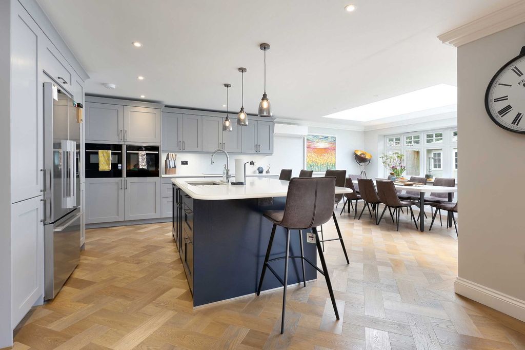 Property photo 2 of 22 Picture No. 12