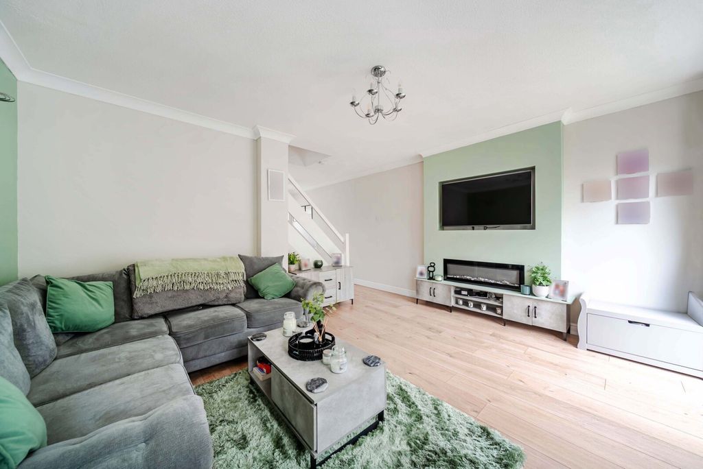 Property photo 3 of 13 1-69E231E0E57B1-1...