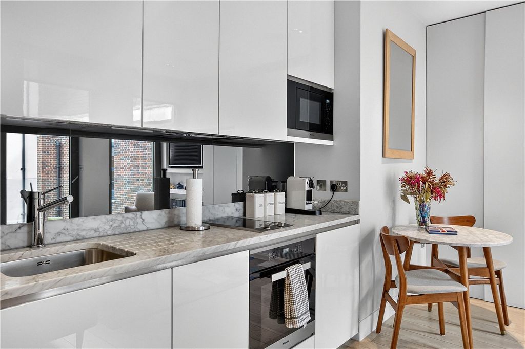 Property photo 3 of 17 Kitchen