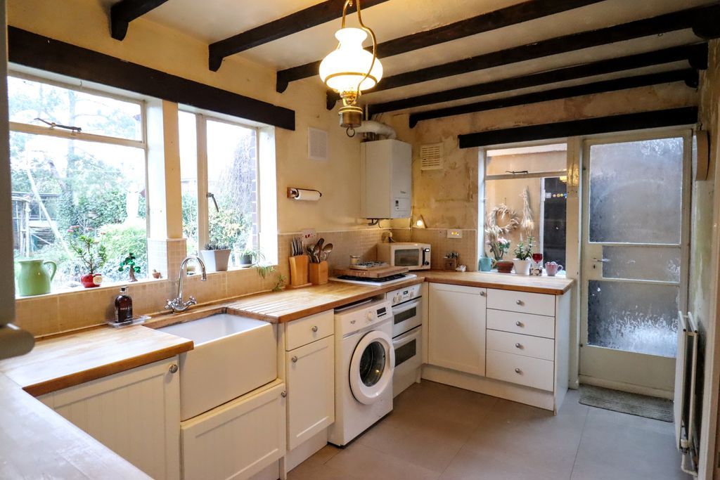 Property photo 2 of 10 Kitchen