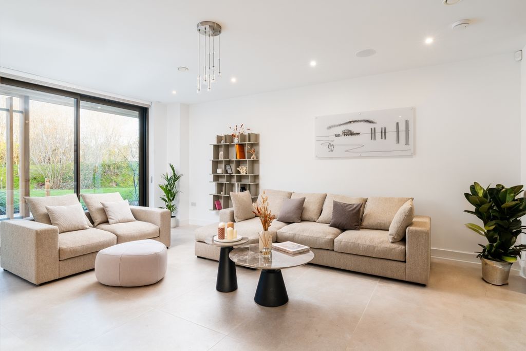 Property photo 3 of 11 Twineham-0145-Edi...