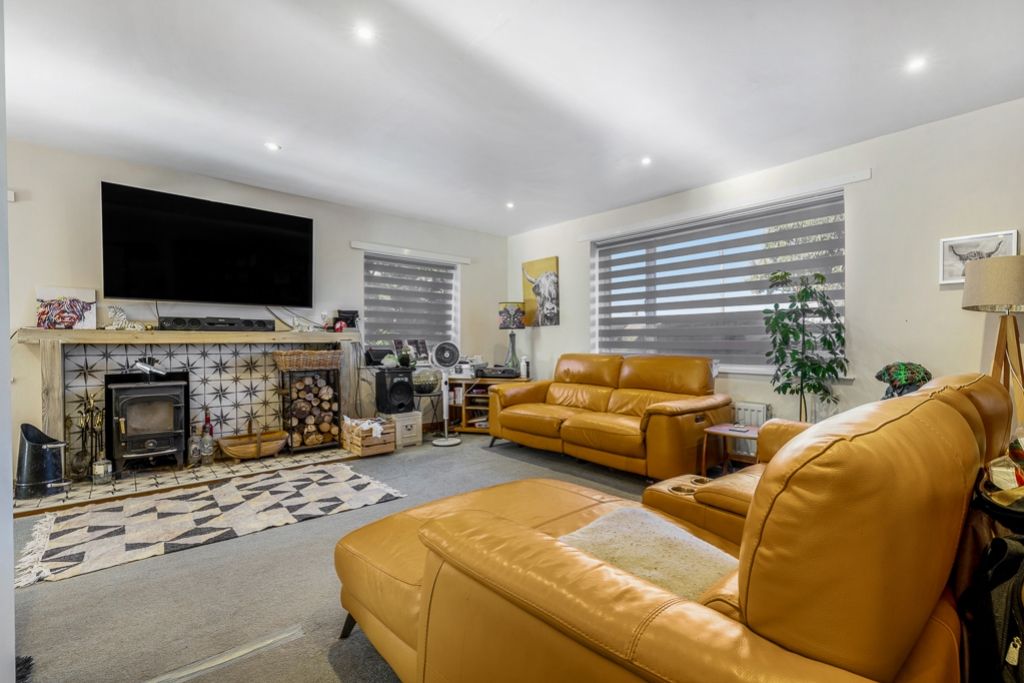 Property photo 2 of 38 Hollycroft (Alford)-26