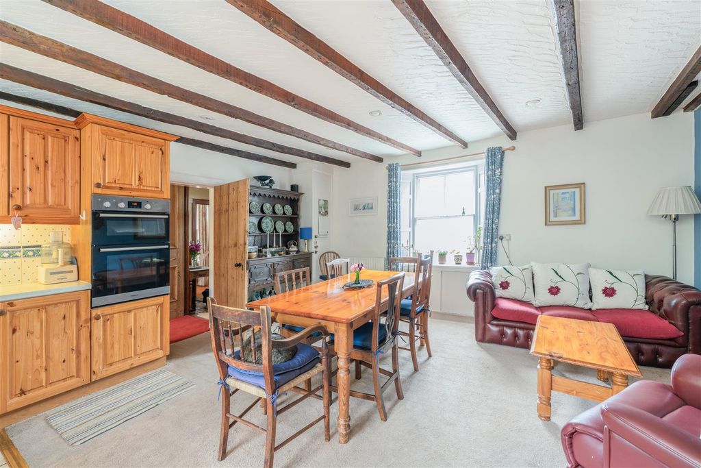 Property photo 3 of 24 18_Newtown_Street-5.Jpg