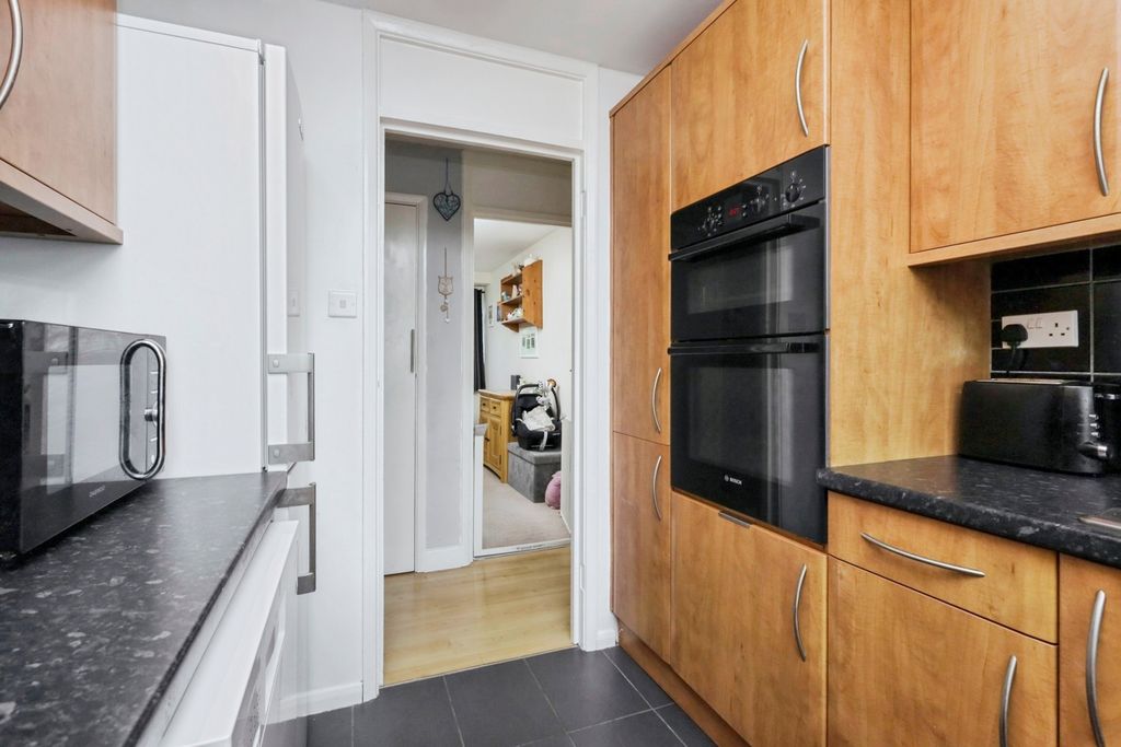 Additional image 10 of 2 bed flat for saleLennox Court, Mutton Hall Hill, Heathfield, East Sussex TN21