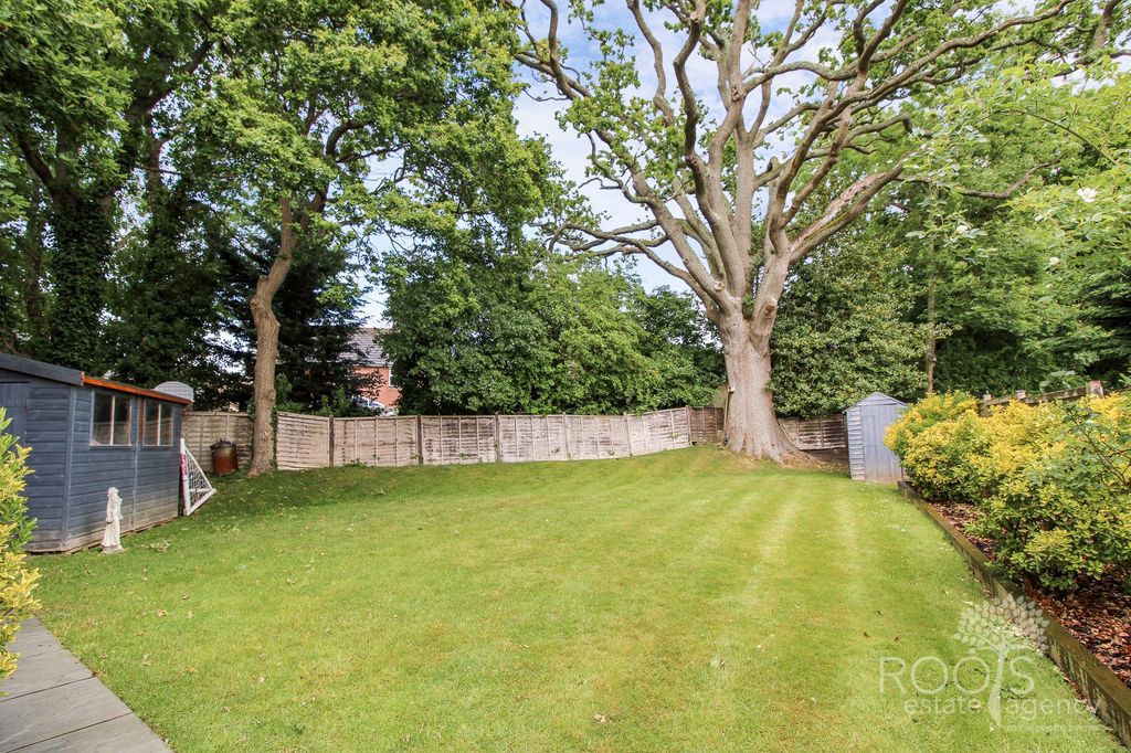Property photo 2 of 10 Garden