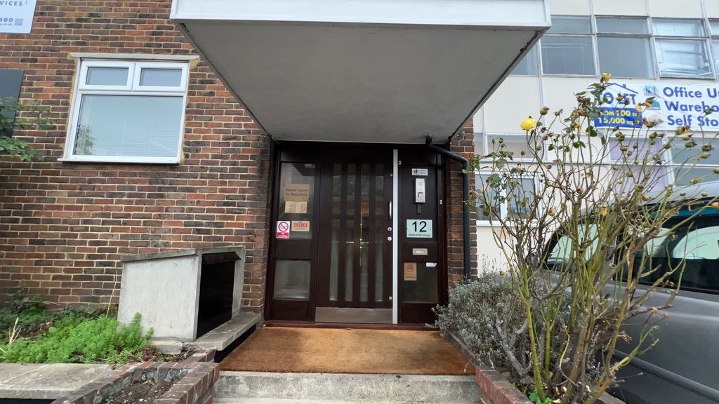 Property photo 2 of 17