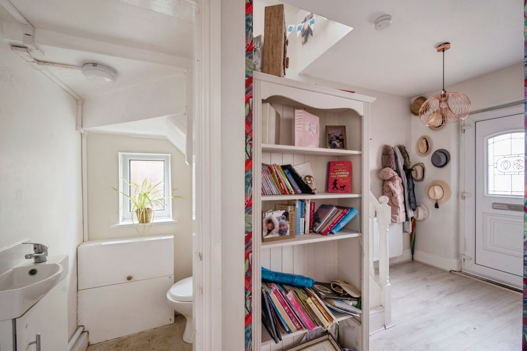 Property photo 2 of 17