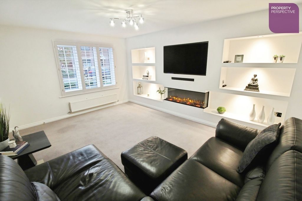 Property photo 2 of 16 Lounge