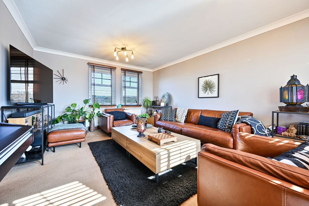 Property photo 2 of 20 Lounge