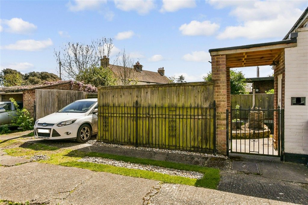 Property photo 1 of 10 Driveway/Parking
