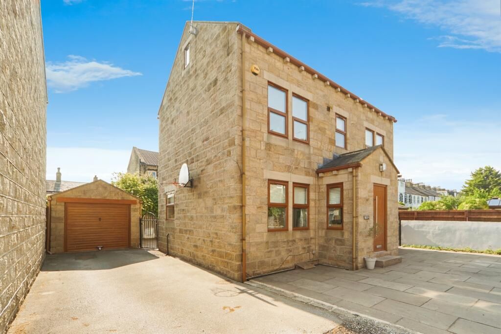 Property photo 1 of 19 Front View