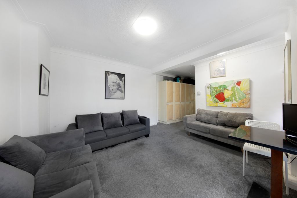 Property photo 3 of 7 Flat 250, Park West - Y0Q2Pjyqzio1Lvywcawa.Jpg