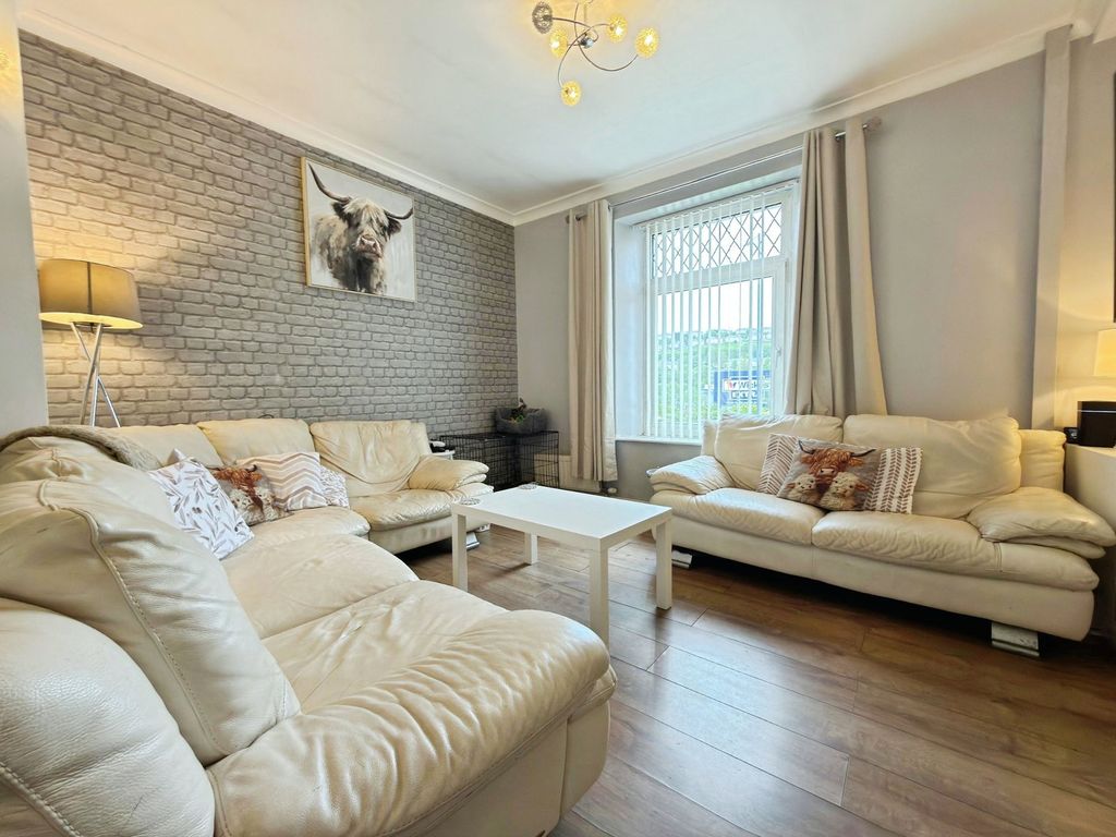 Property photo 3 of 32