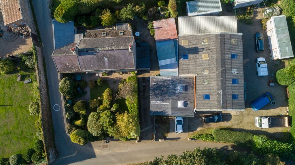 Property photo 2 of 42