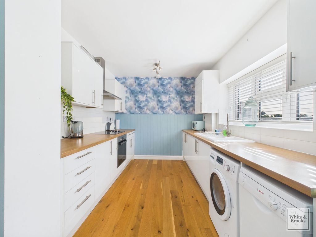 Property photo 3 of 15 Kitchen