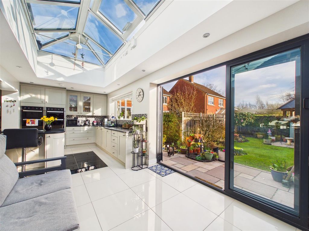 Property photo 2 of 25 Cam03303G0-Pr0317-Still019.Jpg