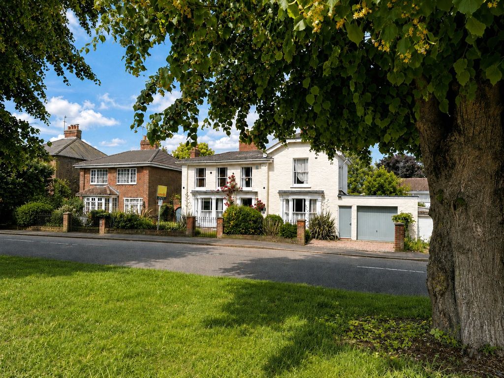Property photo 1 of 35 Cornwall House