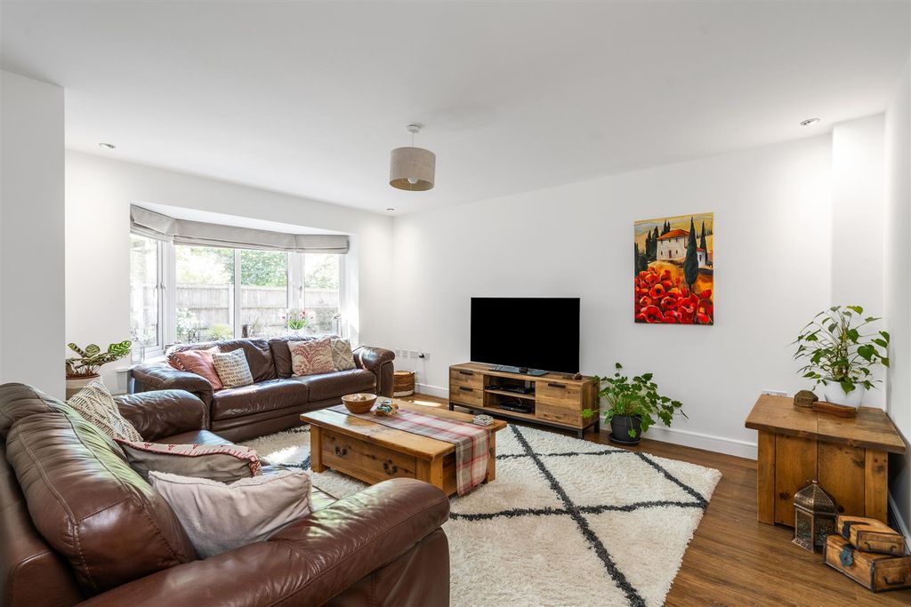 Property photo 2 of 28 4 Maple View_18.Jpg