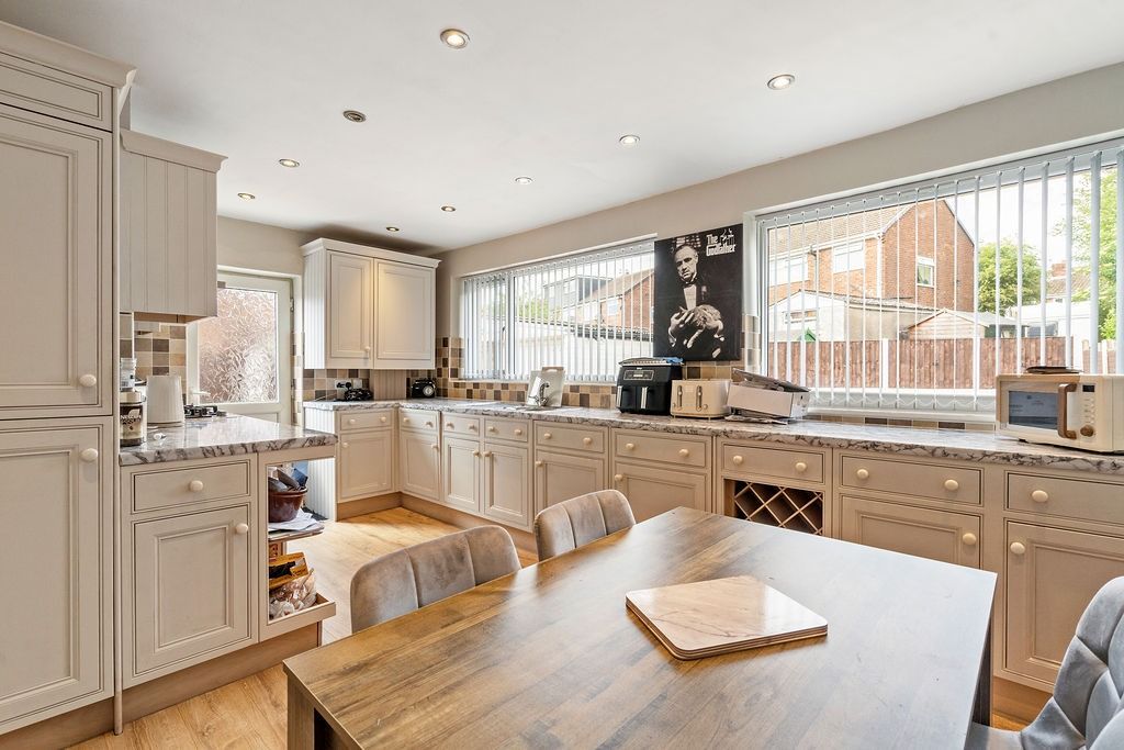 Property photo 3 of 21 4228445