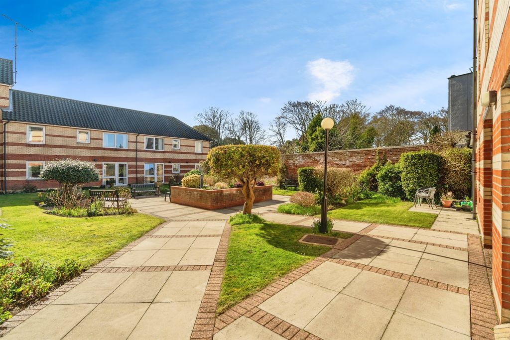 Property photo 1 of 17