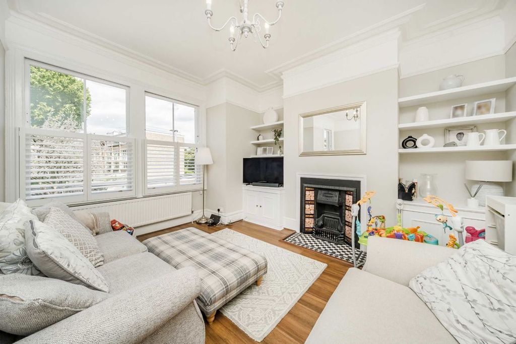 Property photo 2 of 8