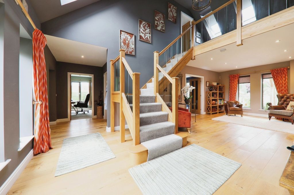 Property photo 3 of 33 3323009