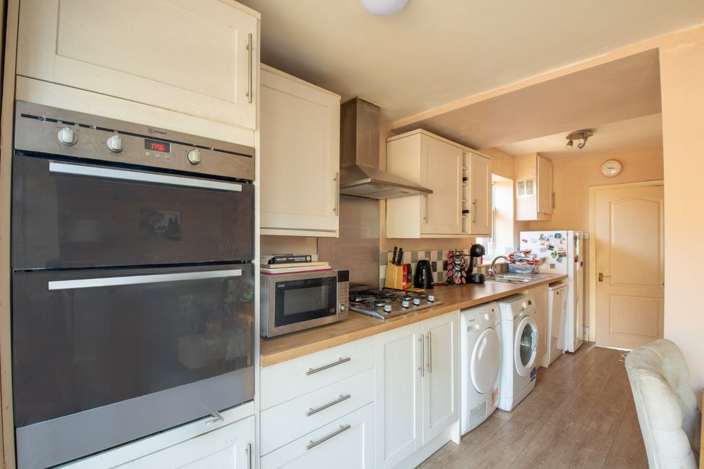 Property photo 3 of 21 Picture No. 06