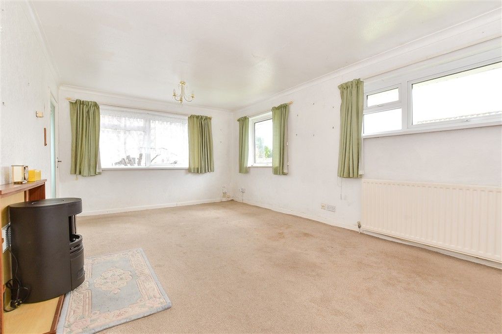 Property photo 1 of 9 Lounge