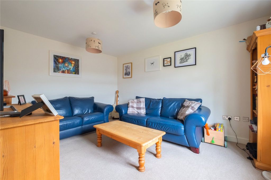 Property photo 2 of 21 Lounge