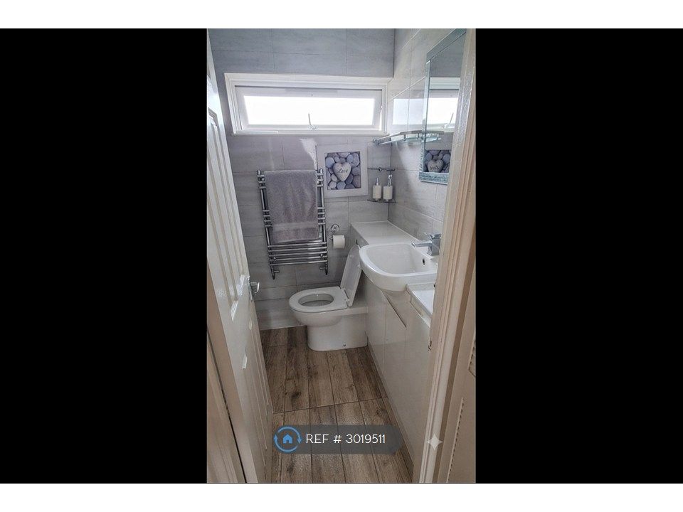 Property photo 3 of 13 Main Bathroom