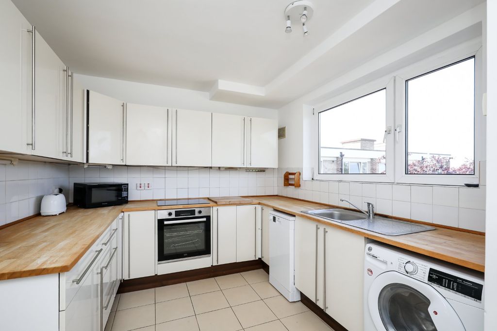 Property photo 1 of 10 Kitchen