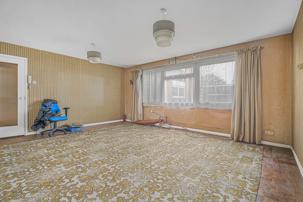 Property photo 3 of 15 Lounge