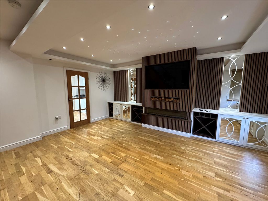 Property photo 2 of 22 Picture No. 17
