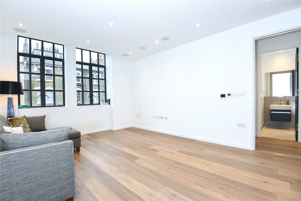 Property photo 3 of 8 Reception Room