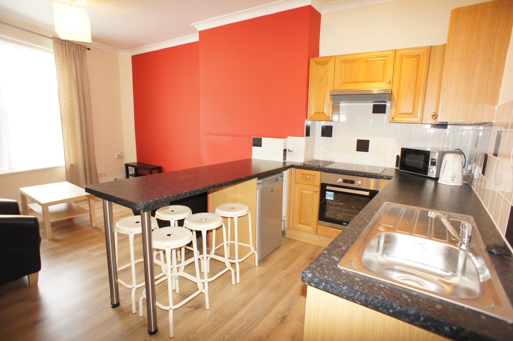 Property photo 2 of 18 Kitchen/Diner