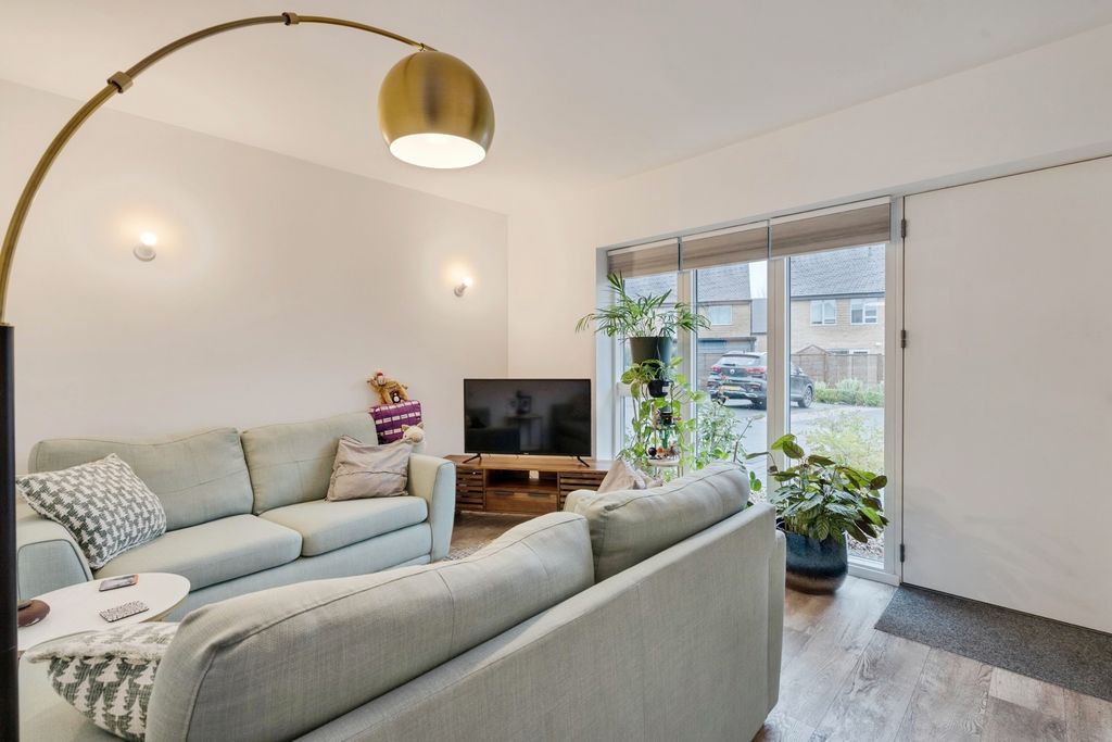 Property photo 2 of 17 Photo