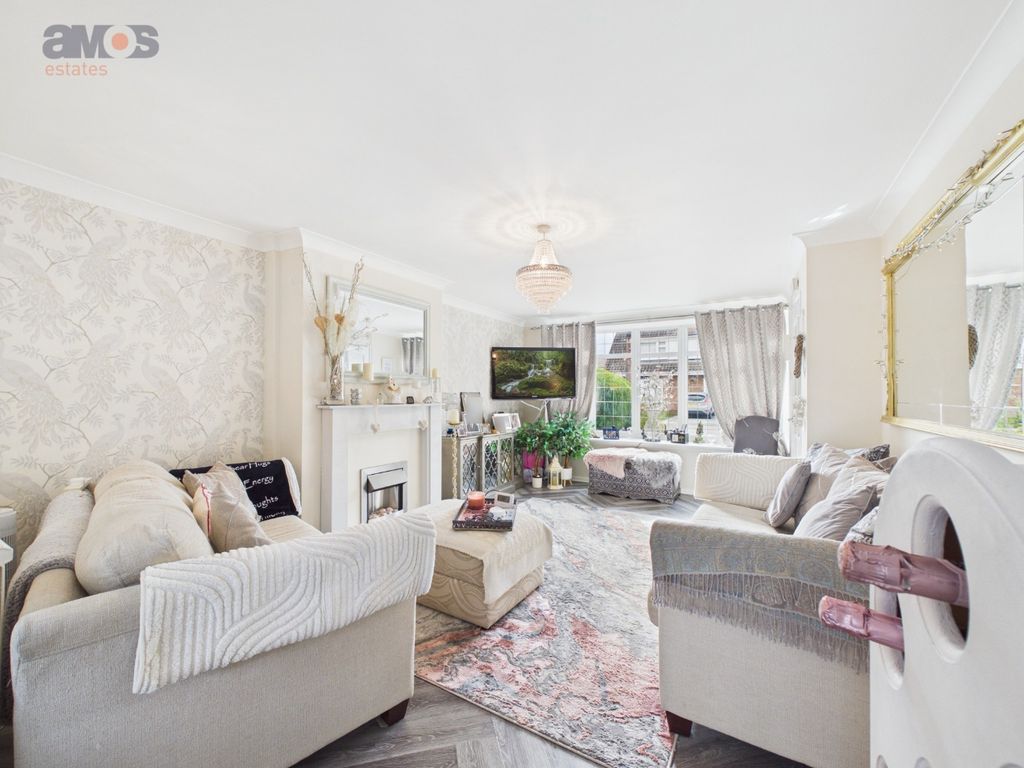 Property photo 2 of 13 5702283