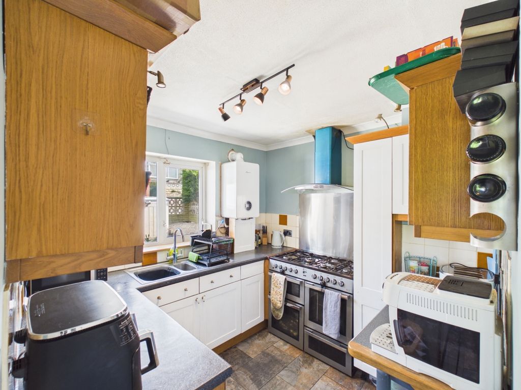 Property photo 2 of 28 Kitchen