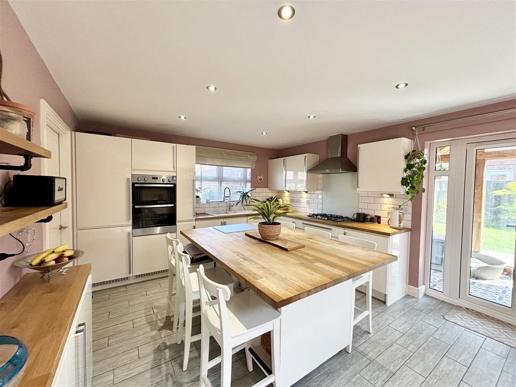 Property photo 3 of 46 Living Kitchen/Diner