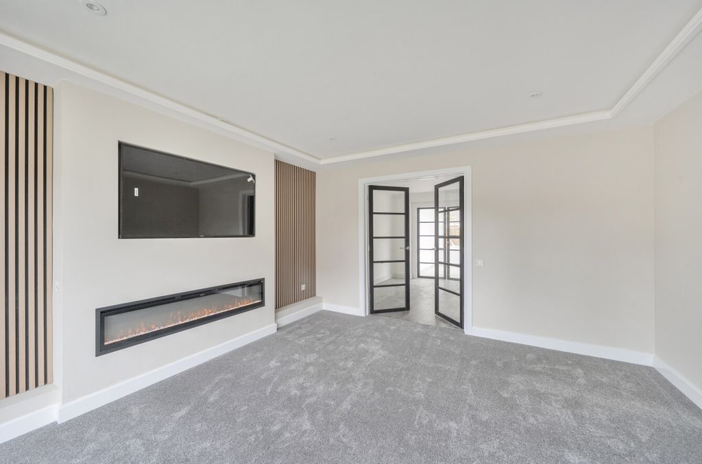 Property photo 3 of 11 1433740-15-6A0B19...