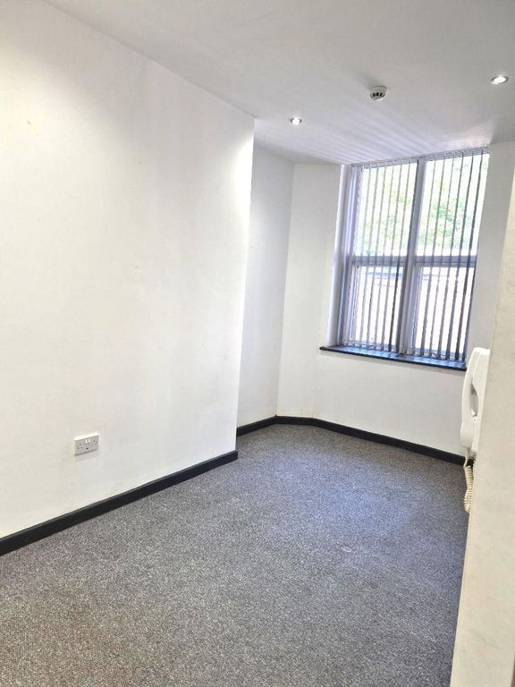 Property photo 2 of 6 1000006726.Jpg