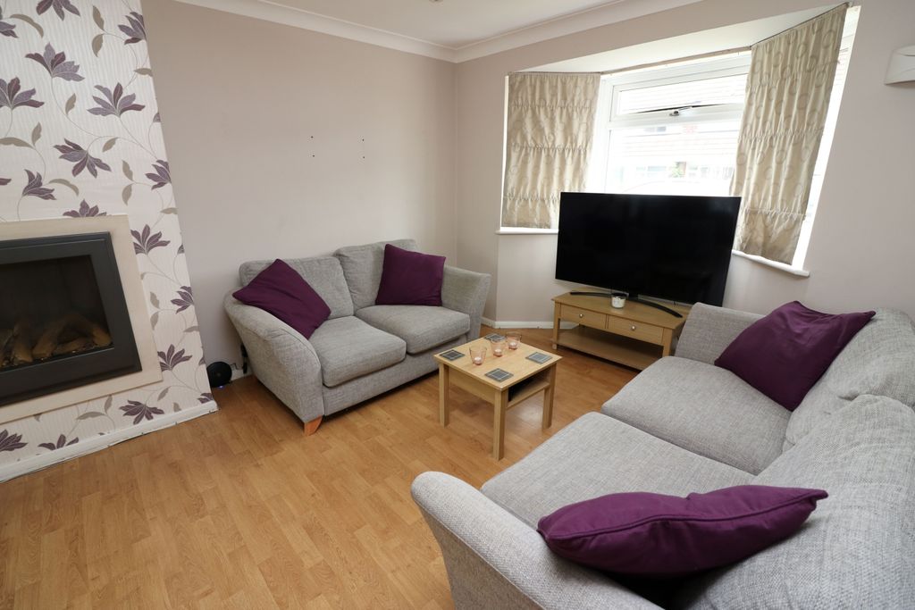 Property photo 2 of 10 Lounge