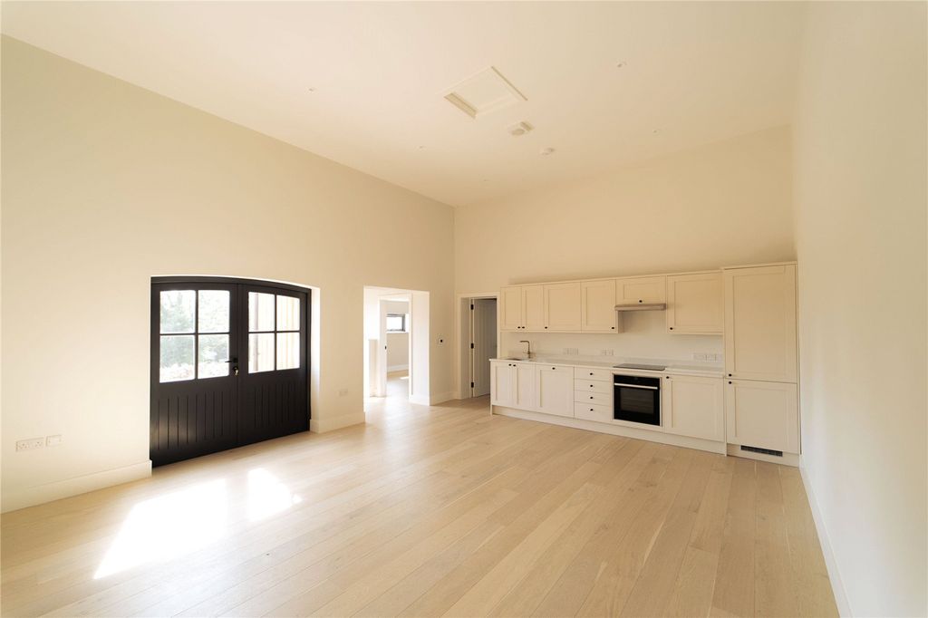 Property photo 2 of 32 Picture No. 01