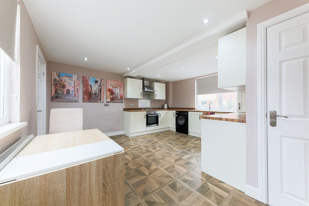 Property photo 3 of 15 Kitchen