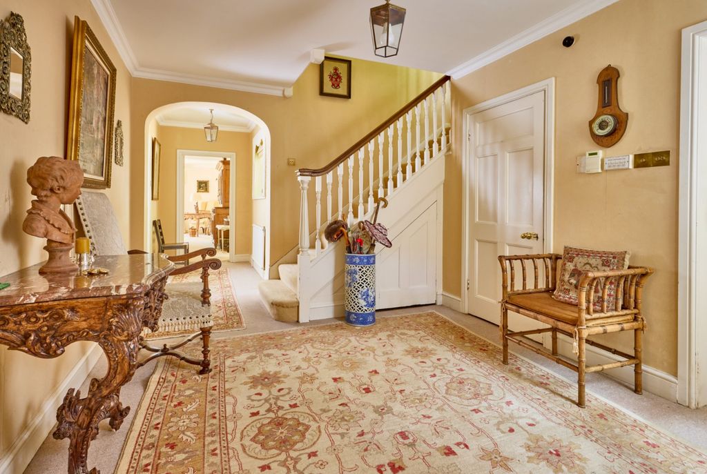 Property photo 2 of 20 Entrance Hall